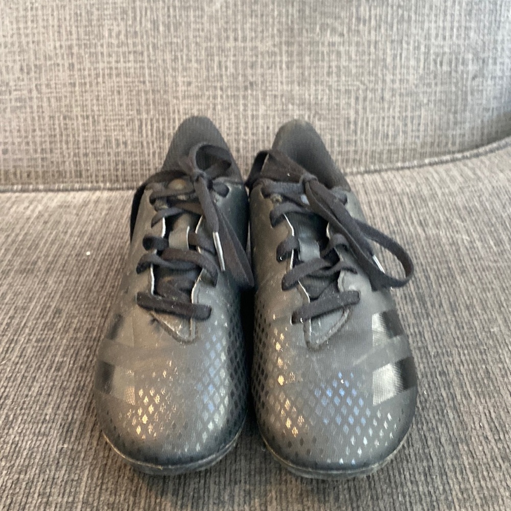 Adidas Predator boy soccer cleats